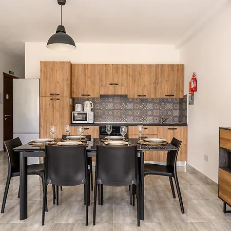 F11 2, Private Two Single Beds Shared Bathroom In Shared Flat Msida