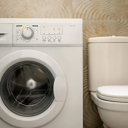 F11 2, Private Two Single Beds Shared Bathroom In Shared Flat Ubytování v soukromí