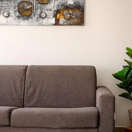 F11 2, Private Two Single Beds Shared Bathroom In Shared Flat *