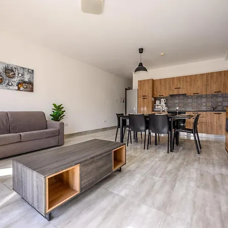 F11 2, Private Two Single Beds Shared Bathroom In Shared Flat Msida