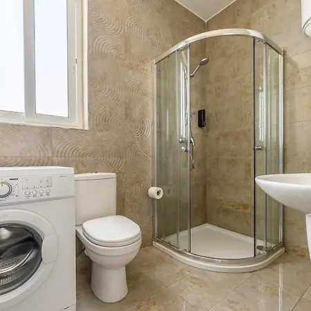 F11 2, Private Two Single Beds Shared Bathroom In Shared Flat Ubytování v soukromí