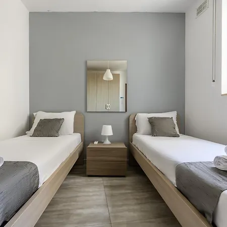 Kwatera prywatna F11 2, Private Two Single Beds Shared Bathroom In Shared Flat