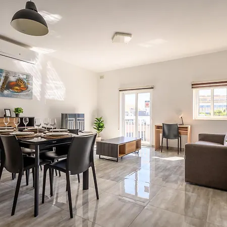 Ubytování v soukromí F11 2, Private Two Single Beds Shared Bathroom In Shared Flat Msida