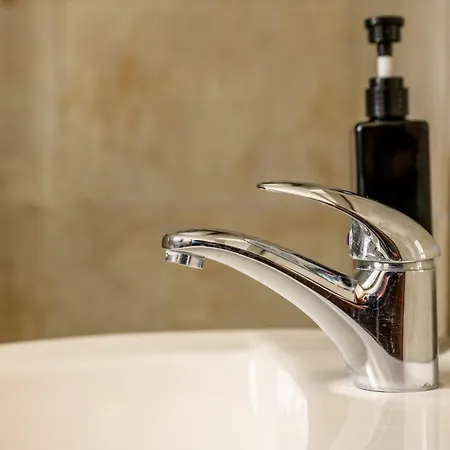 F11 2, Private Two Single Beds Shared Bathroom In Shared Flat