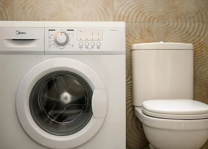 F11 2, Private Two Single Beds Shared Bathroom In Shared Flat Проживание в семье