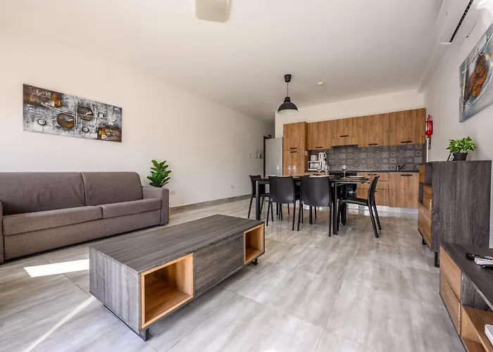 F11 2, Private Two Single Beds Shared Bathroom In Shared Flat Мсида