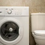 F11 2, Private Two Single Beds Shared Bathroom In Shared Flat Alloggio in famiglia