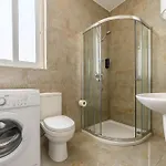 F11 2, Private Two Single Beds Shared Bathroom In Shared Flat Alloggio in famiglia