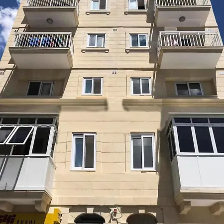 F11 2, Private Two Single Beds Shared Bathroom In Shared Flat Msida