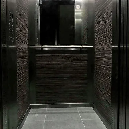 F11 2, Private Two Single Beds Shared Bathroom In Shared Flat מסידה