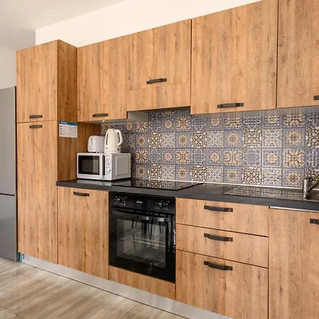 F11 2, Private Two Single Beds Shared Bathroom In Shared Flat *