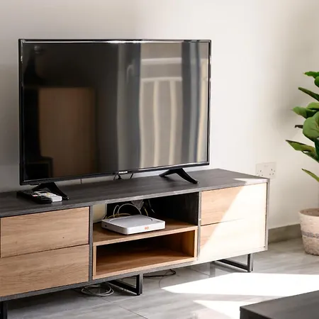 F11 2, Private Two Single Beds Shared Bathroom In Shared Flat בית אירוח *