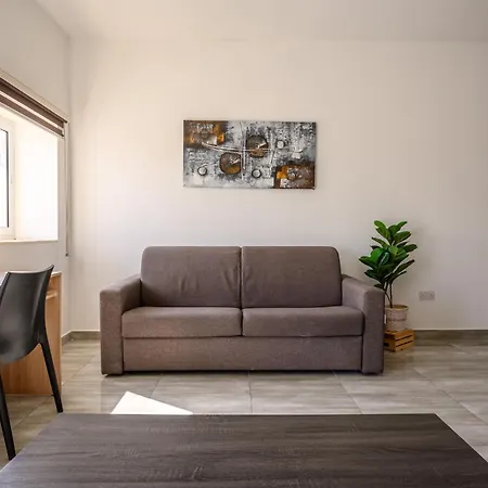 F11 2, Private Two Single Beds Shared Bathroom In Shared Flat Homestay Msida