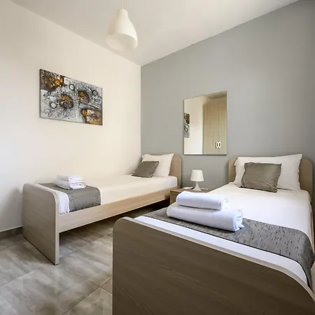 F11 2, Private Two Single Beds Shared Bathroom In Shared Flat * Msida