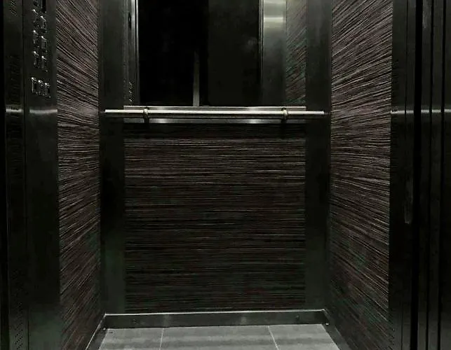 F11 2, Private Two Single Beds Shared Bathroom In Shared Flat Msida