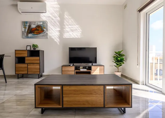 F11 2, Private Two Single Beds Shared Bathroom In Shared Flat Habitación en casa particular Msida