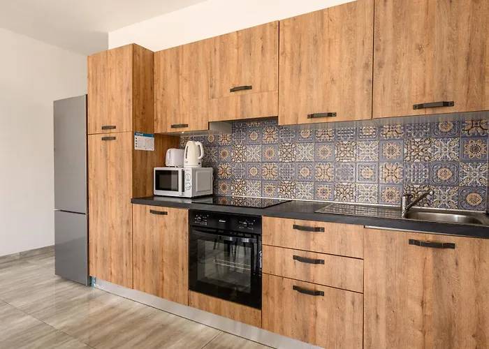 F11 2, Private Two Single Beds Shared Bathroom In Shared Flat *