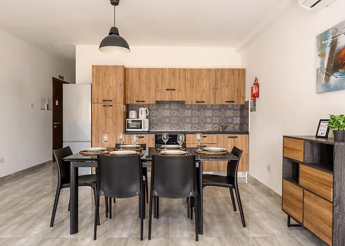 F11 2, Private Two Single Beds Shared Bathroom In Shared Flat Msida