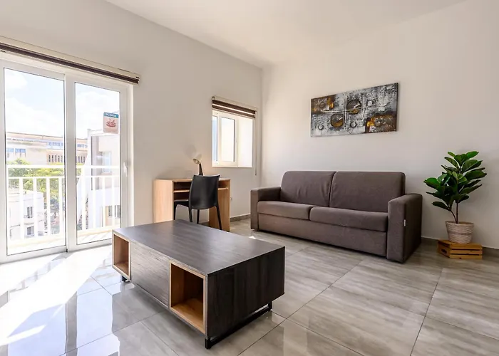 F11 2, Private Two Single Beds Shared Bathroom In Shared Flat