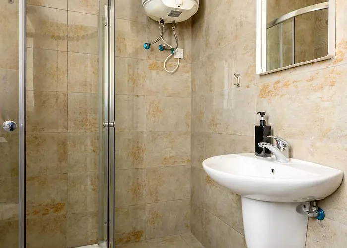 Habitación en casa particular F11 2, Private Two Single Beds Shared Bathroom In Shared Flat