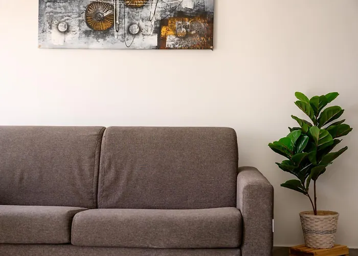 F11 2, Private Two Single Beds Shared Bathroom In Shared Flat *