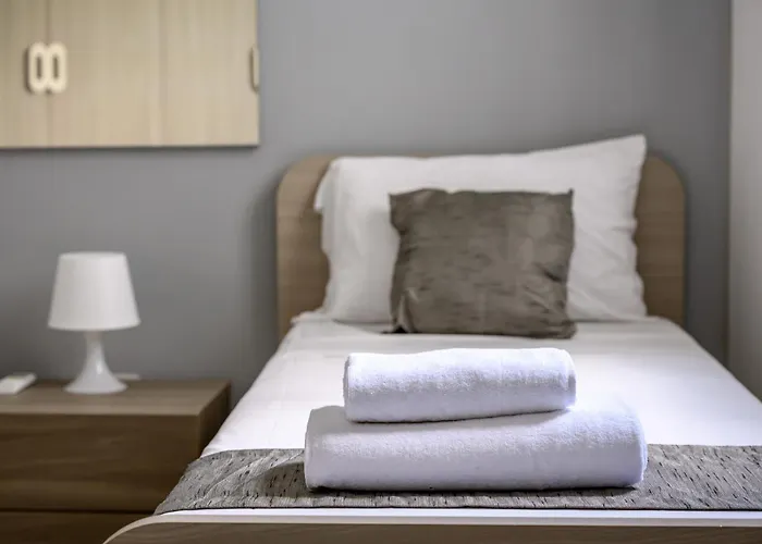 F11 2, Private Two Single Beds Shared Bathroom In Shared Flat Habitación en casa particular *