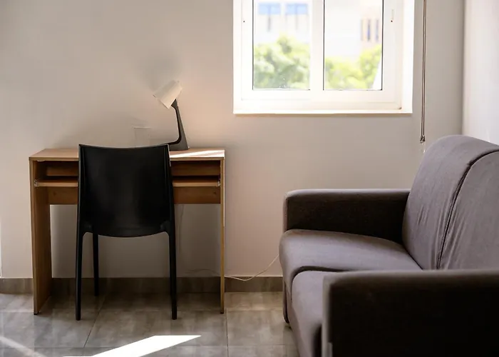 F11 2, Private Two Single Beds Shared Bathroom In Shared Flat Msida